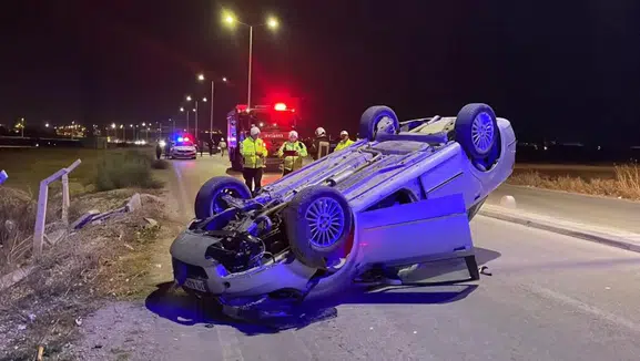 Sürücü ve Yolcu Yaralandı: Otomobil Takla Attı