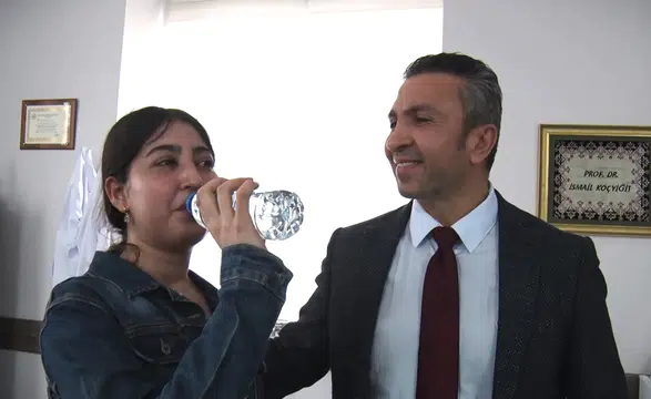 Böbrek Nakli: Anne Şefkati 18'lik Kübra'yı Hayata Bağladı