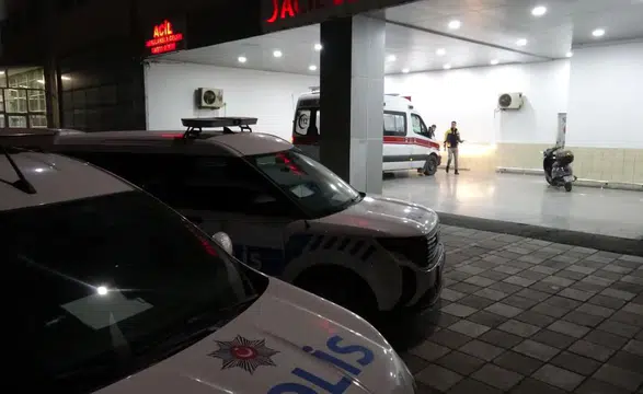 Tartışma Büyüdü, Bıçaklar Çekildi: 2 Kişi Yaralandı