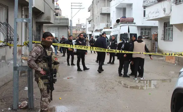 Adana’da sokakta dehşet! Taş, sopa ve kurşunlar havada uçuştu