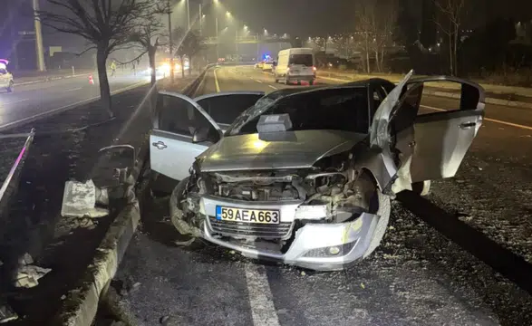 Tekirdağ’da dehşet! Elektrik direği ikiye ayırdı, 3 kişi yaralandı