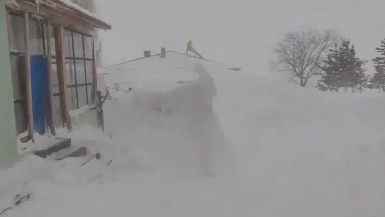 Sivas'ta Kar Esareti: Altınyayla'da Kar Boyu 3 Metreyi Buldu!