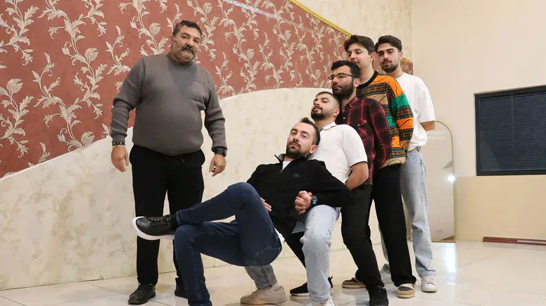 Halayda Ayak Tabanı Göstermek Ayıp mı? Figürler Yanlış!