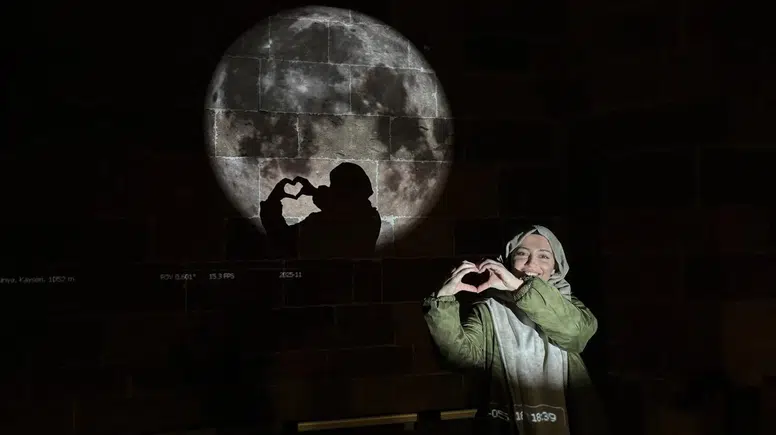 Süper Ay Kayseri'yi Aydınlattı: Yüzde 30 Daha Parlak Görüldü