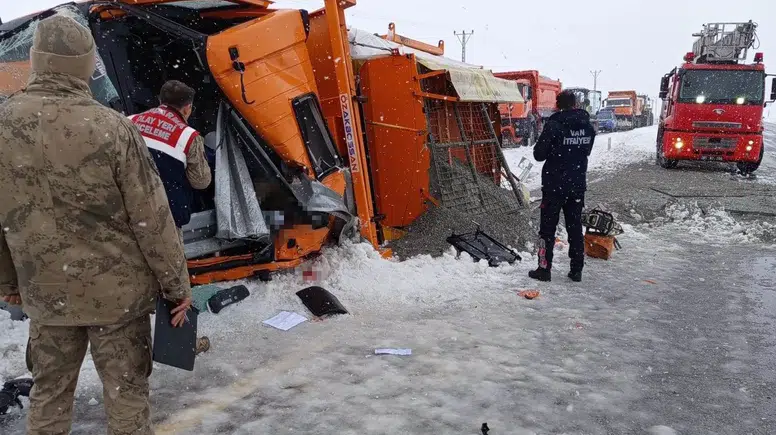 Van’da karla mücadele faciaya dönüştü: 2 işçi yaşamını yitirdi