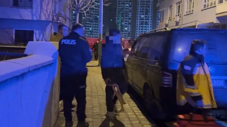 Bıçakla Yaralanan Çocuk Binaya Sığınarak Yardım İstedi!