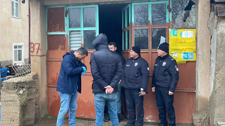 Sabah saatlerinde korkunç olay! baba oğlunu kanlar içinde buldu