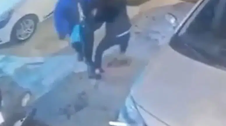 Talihsiz kadın, boşanmak isterken eşi tarafından defalarca bıçaklandı