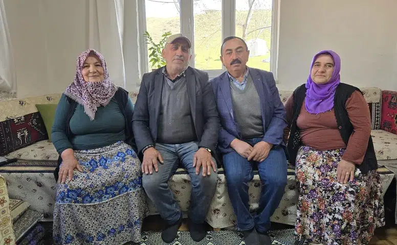 36 Yıldır Aynı Evde: Kardeşler ve Eşleri Mutlu Bir Hayat Sürdürüyor