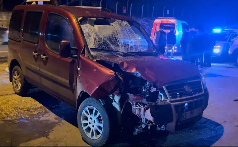 Çorlu’da feci kaza! Motosikletle aracın çarpışma anı kamerada