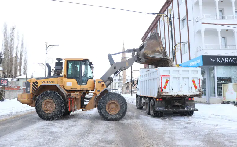 Şarkışla Belediyesi Karla Mücadelede Aralıksız Çalışıyor