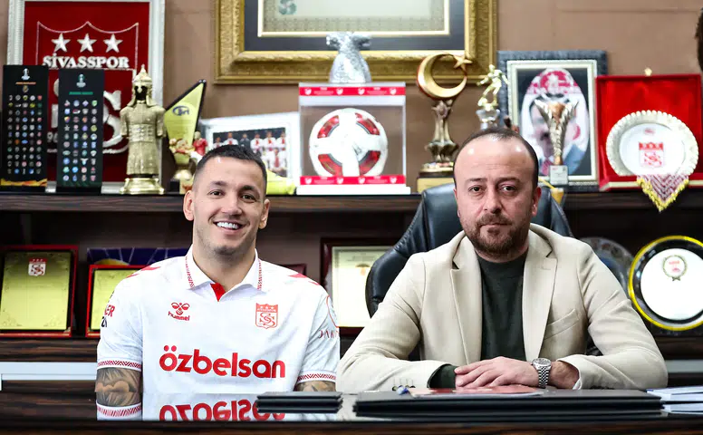 Rey Manaj Yeniden Sivasspor'da: 3.5 Yıllık Resmi İmzalar Atıldı