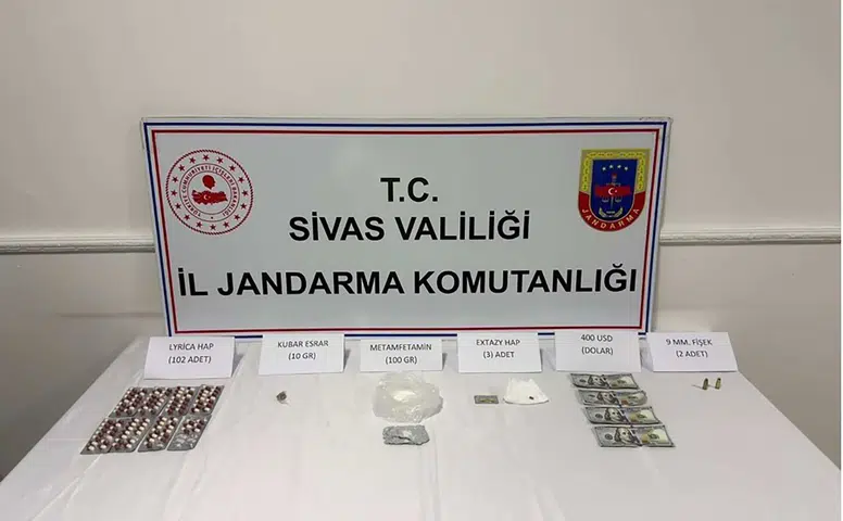 Şarkışla'da Uyuşturucu Operasyonu: 3 Şüpheli Tutuklandı