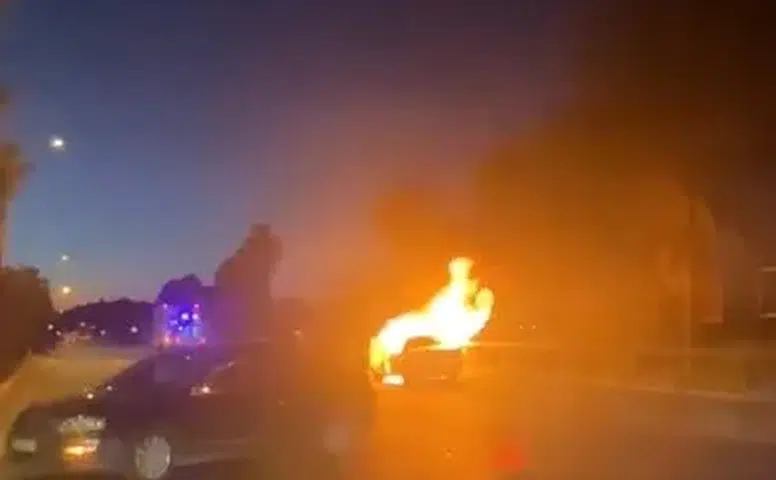 Çarpışan otomobil alev aldı! Trafik kısa süreli felç oldu