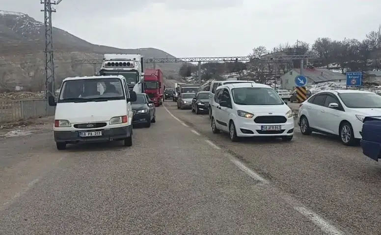 Sivas’ta Kar Alarmı: Önemli Karayolu Çift Yönlü Kapandı