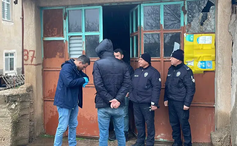 Sabah saatlerinde korkunç olay! baba oğlunu kanlar içinde buldu