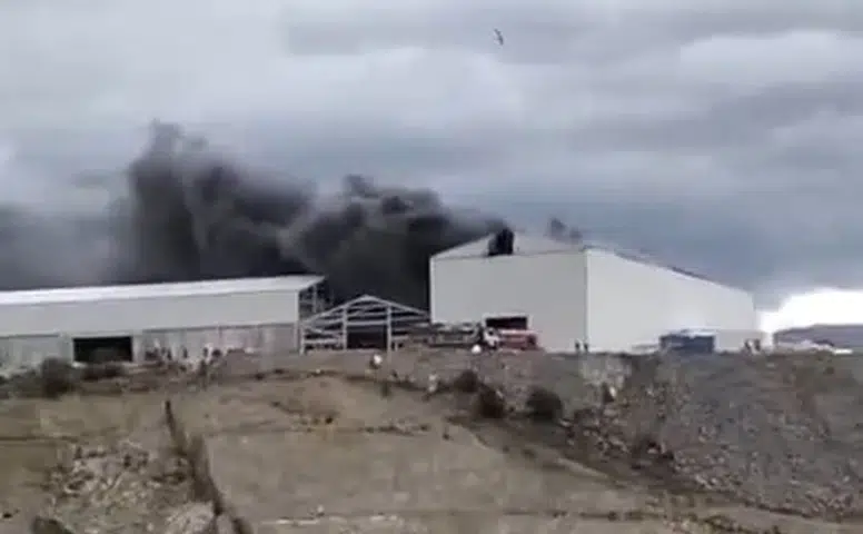 Milas OSB’de korkutan yangın! İnşaat halindeki fabrika alevlere teslim