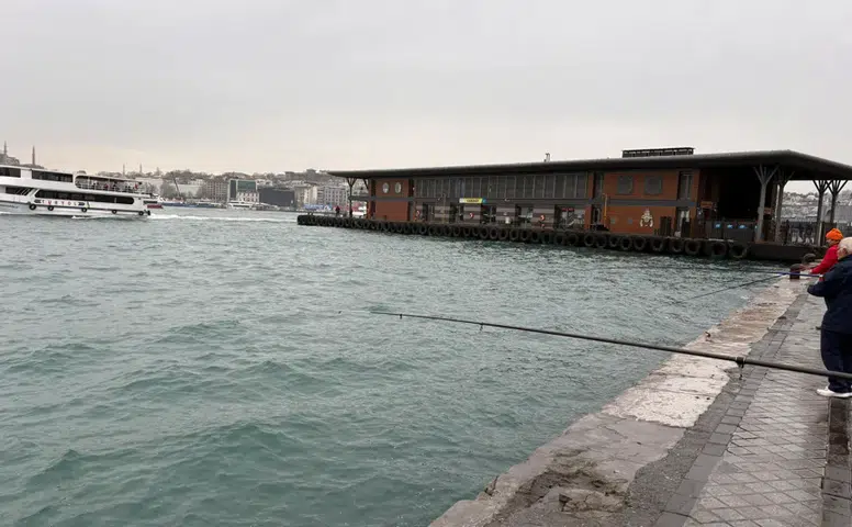 Karaköy sahilinde şoke eden olay! Kadın cesedi denizden çıkarıldı