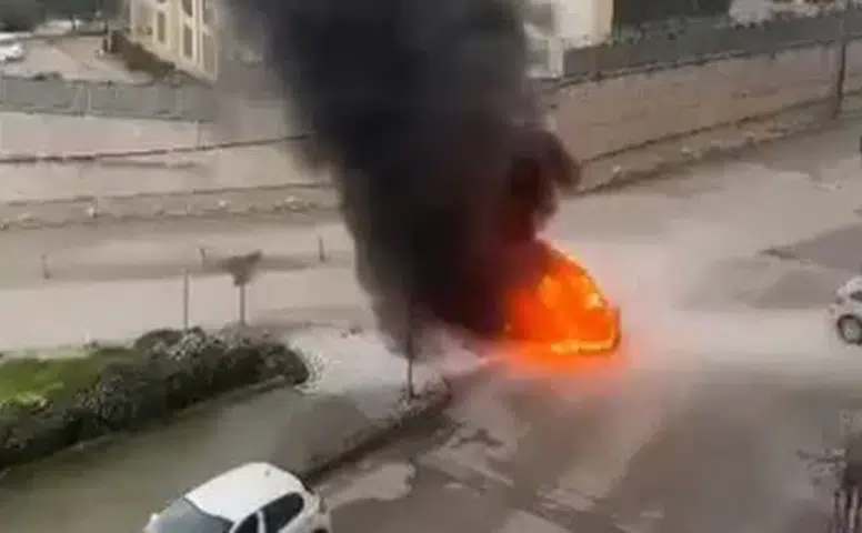 Bursa'da yanan araç art arda patladı, mahalleli panik yaşadı