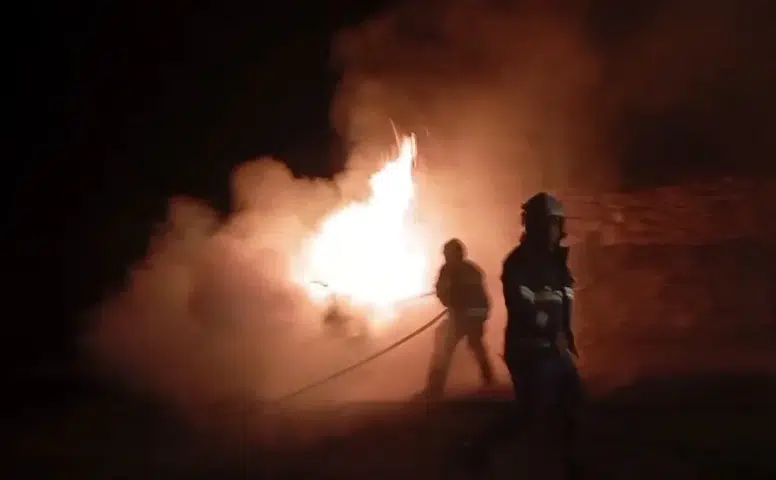 Mardin’de park halindeki araç alev topuna döndü!