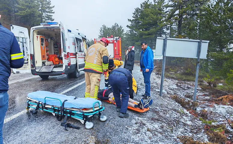 Manisa'da korku dolu anlar! Araç kontrolden çıktı, 2 yaralı