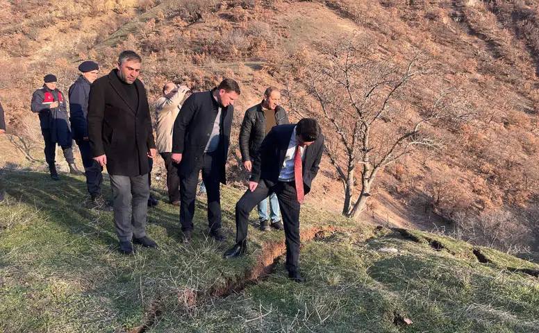 Koyulhisar İlçesi Kayaören Köyü Cevizli Mahallesi’nde Heyelan