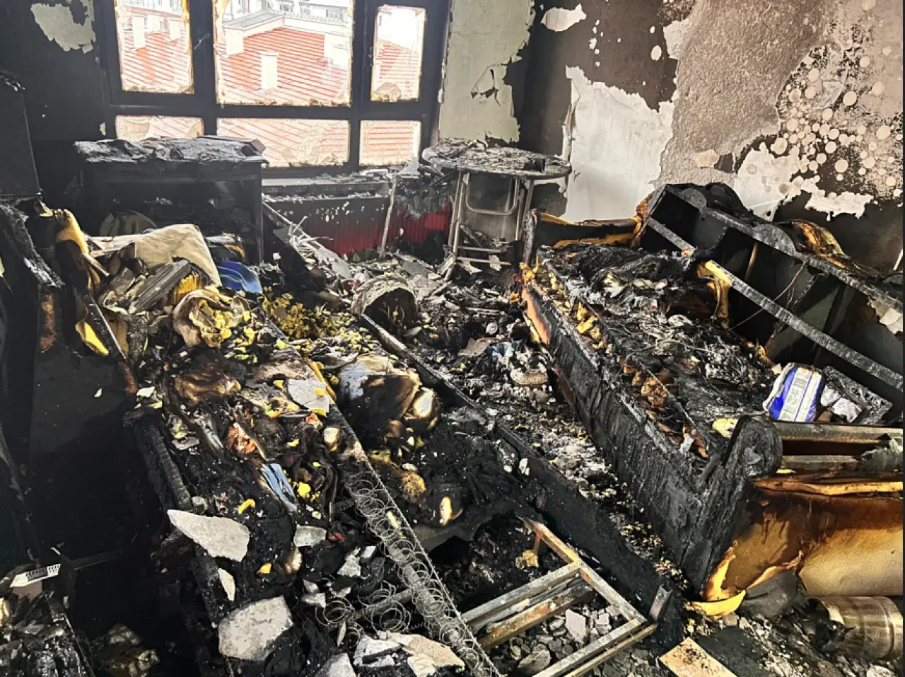 Mamak’ta şoke eden yangın! Apartman alevler içinde 6