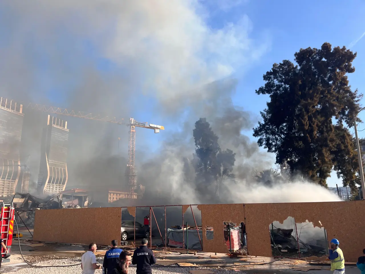 İzmir’de gökyüzünü kaplayan kara duman görenleri şaşkına çevirdi 2