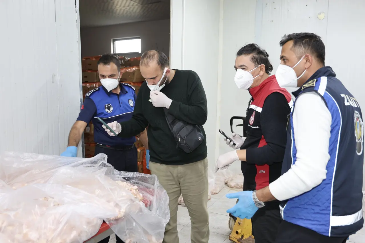 Tavuk depolarında sağlık alarmı! 2 işletme mühürlendi 1