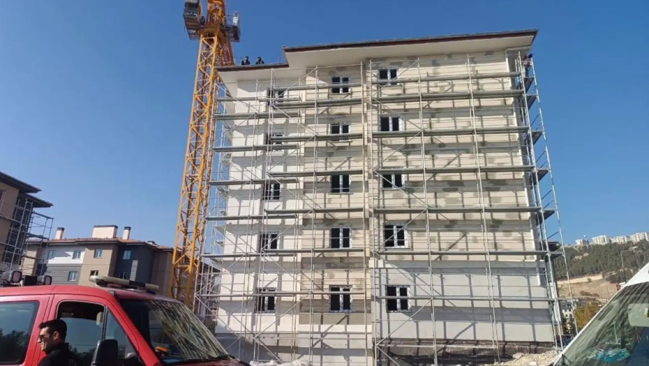 Hakları için çatıya çıktılar: Çaresizliklerini bile kimse umursamadı! 2