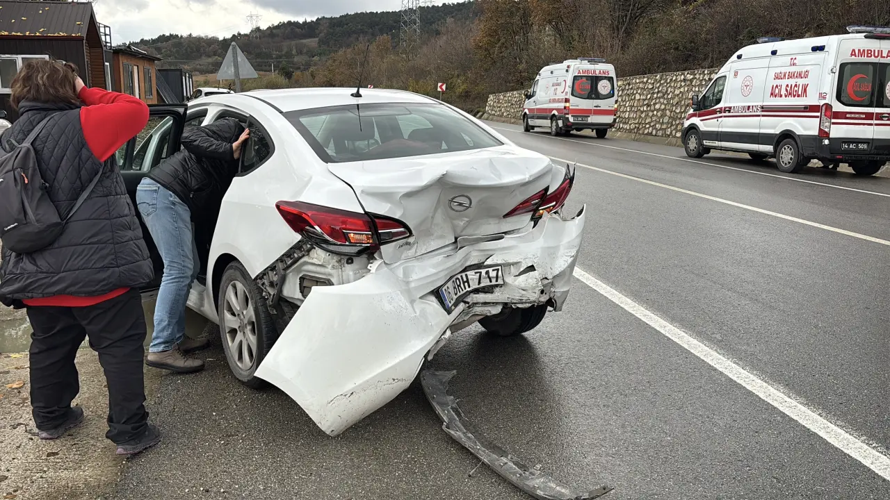 Bolu yolunda çarpışma silsilesi: Araçlar birbirine girdi 2
