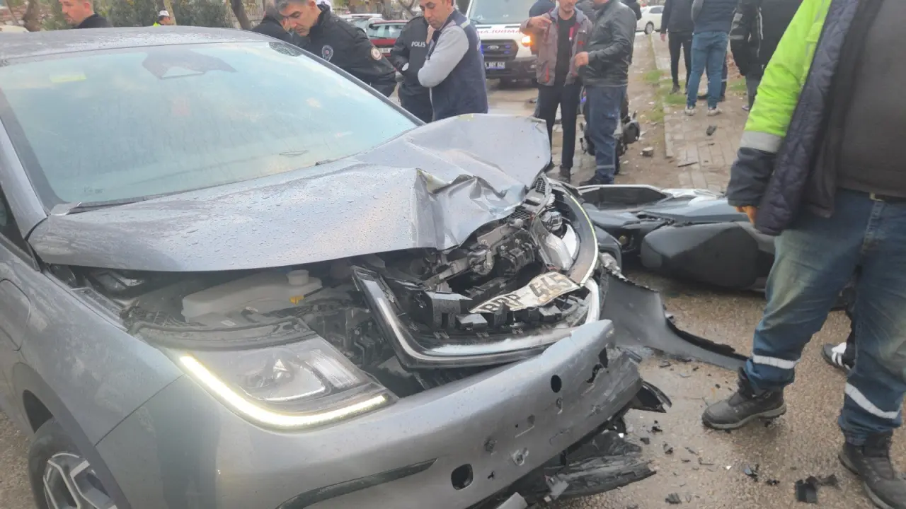 Sabah mesaisi kâbusa döndü! Çarpmanın etkisiyle 30 metre uçtular 2