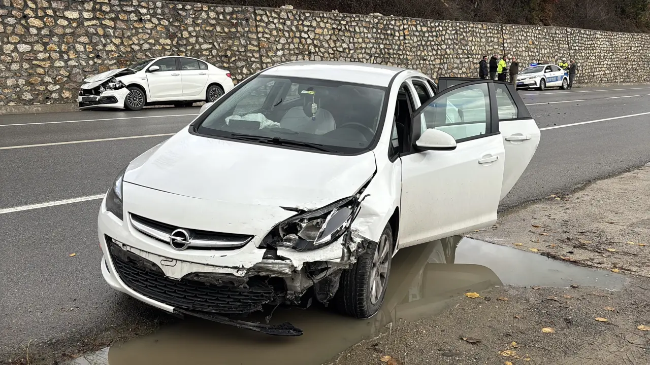 Bolu yolunda çarpışma silsilesi: Araçlar birbirine girdi 4