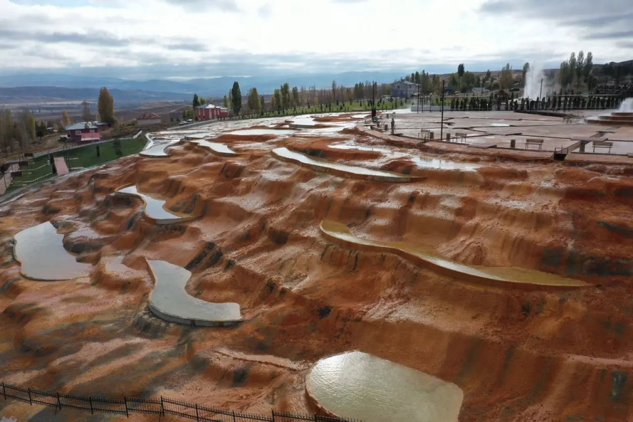 48°C’lik Şifa ve Altın Renk 2