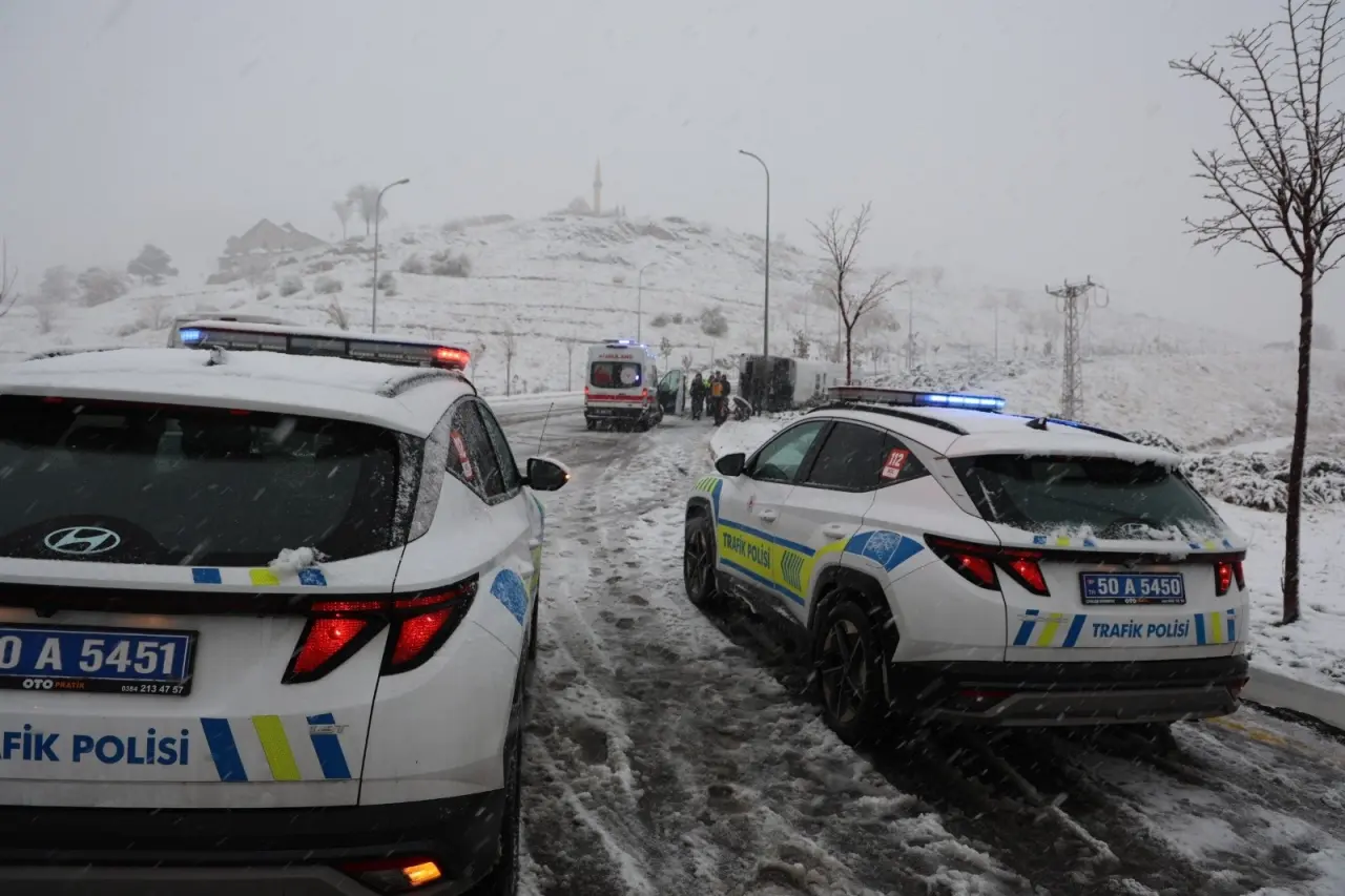 Nevşehir’de takla atan işçi servisinden ilginç görüntü: O anlar dikkat çekti! 5