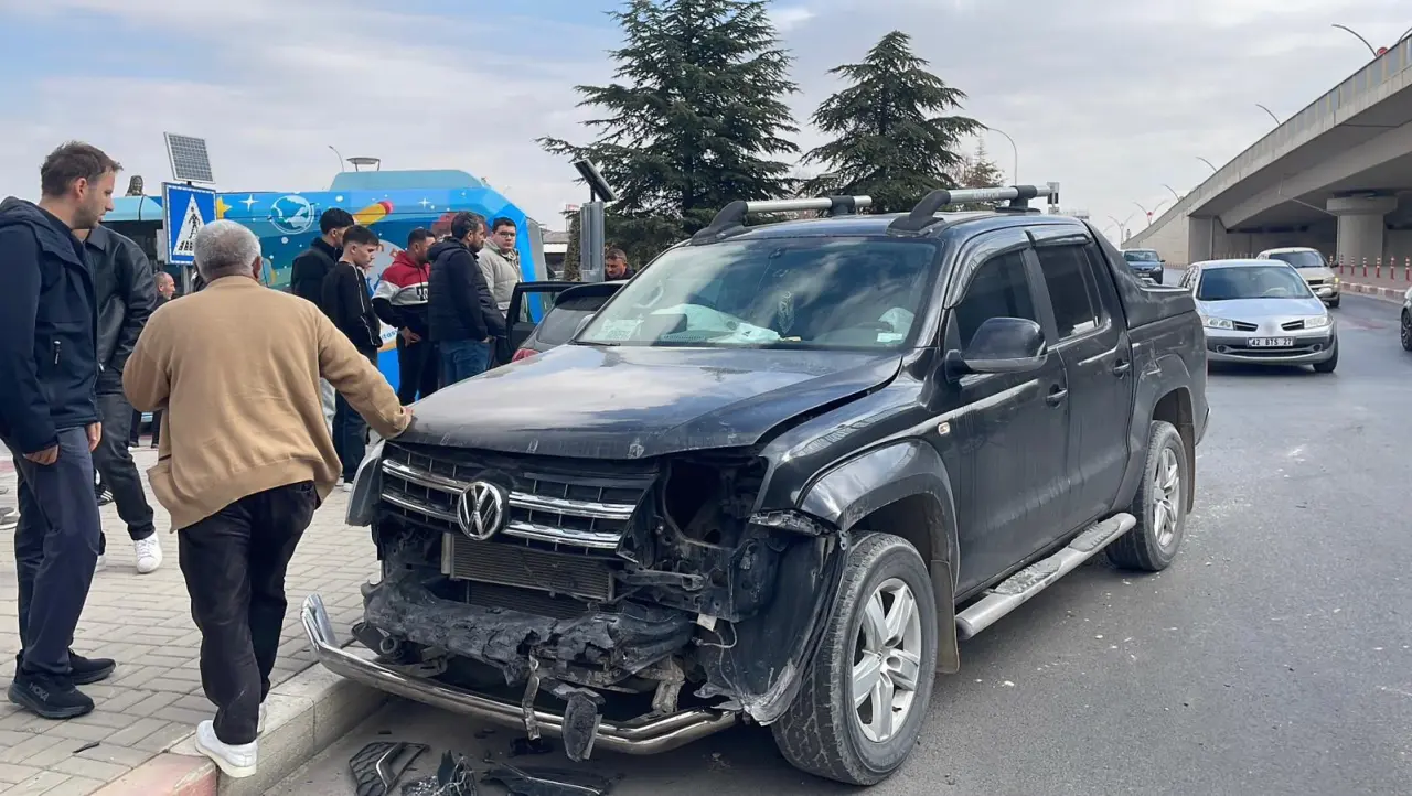 Karaman’da kavşakta feci çarpışma! Olay yerinde hareketli dakikalar 2