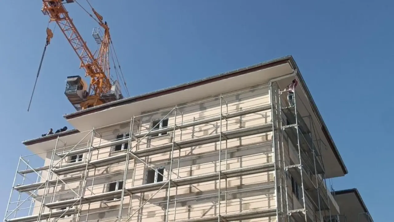 Hakları için çatıya çıktılar: Çaresizliklerini bile kimse umursamadı! 4