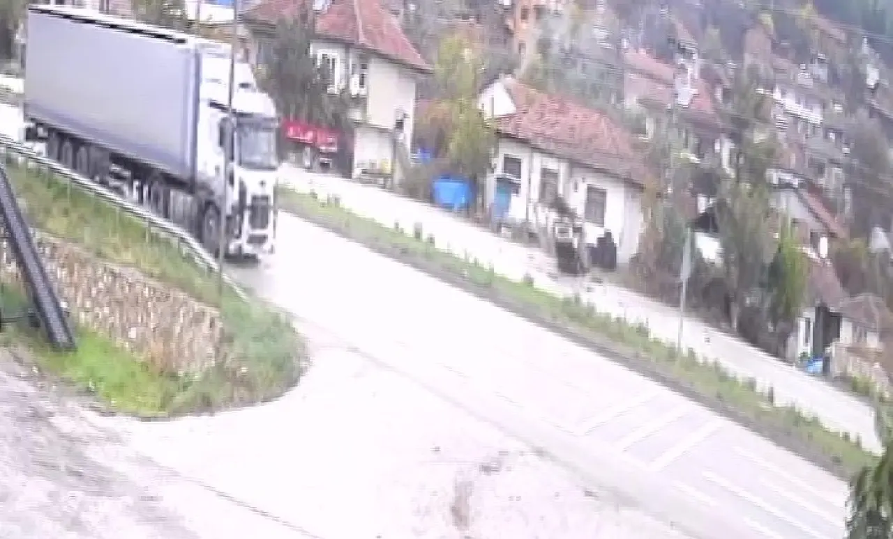 Bir anda kontrolden çıktı, takla anı saniye saniye kamerada! 2