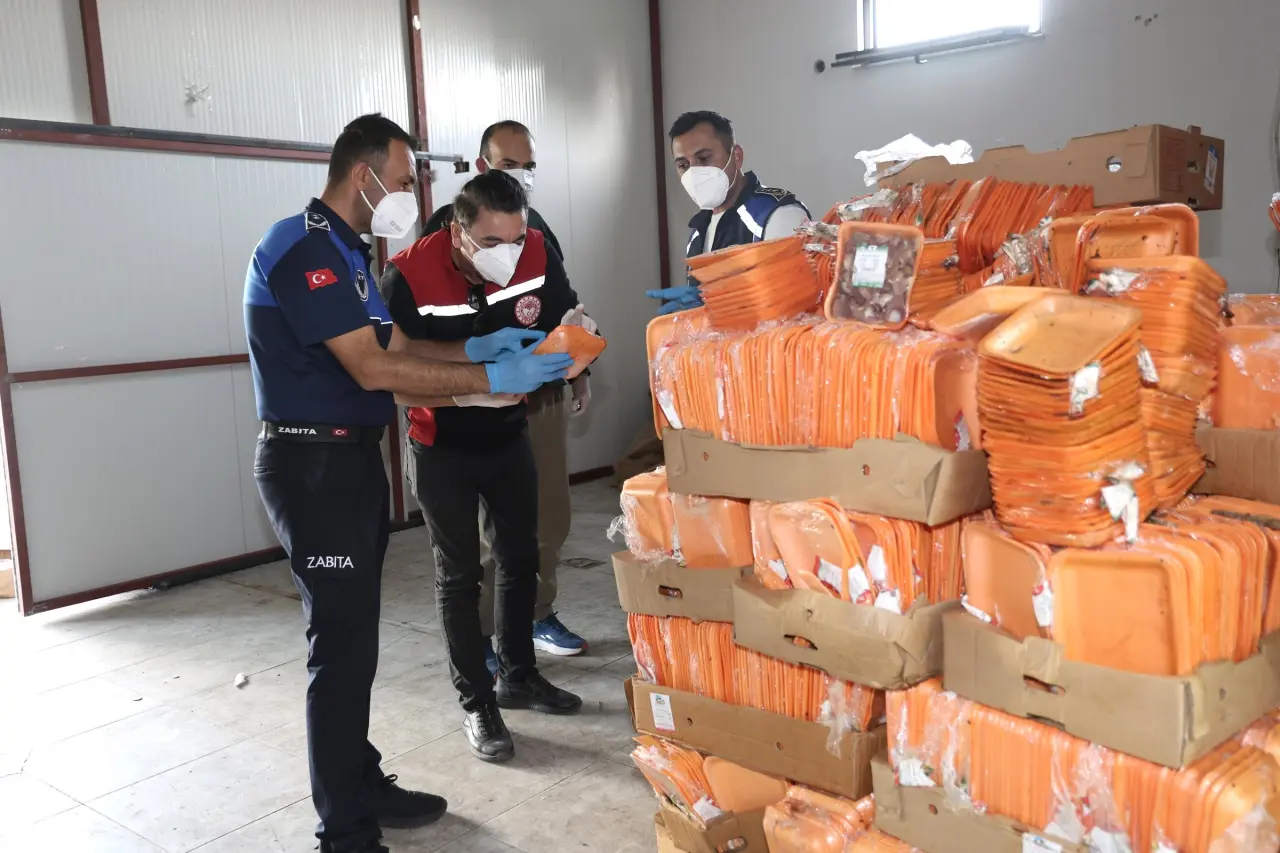 Tavuk depolarında sağlık alarmı! 2 işletme mühürlendi 6