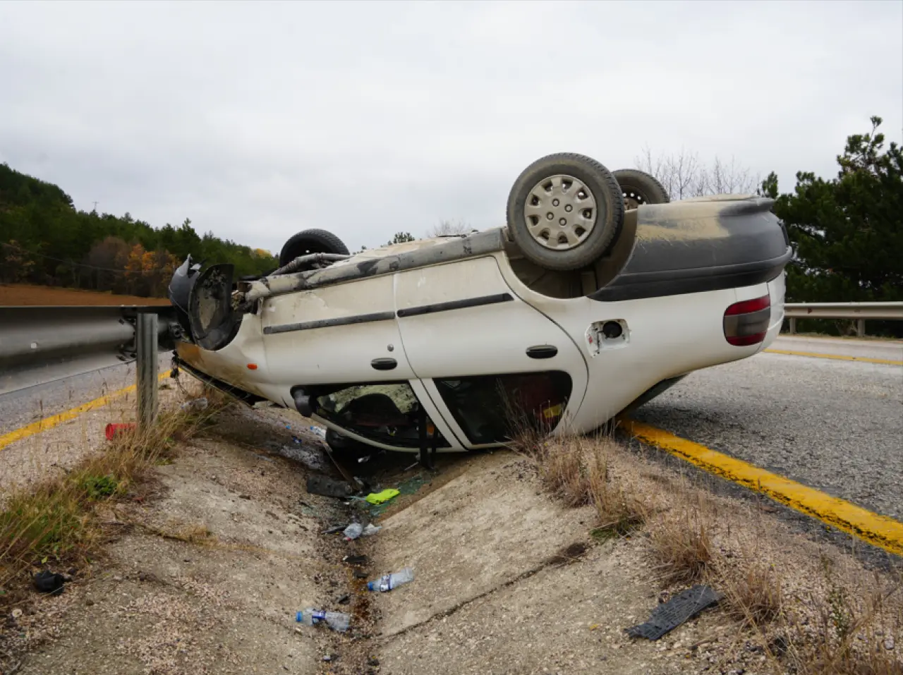 Kastamonu yolunda korku dolu anlar: Araç takla attı 3