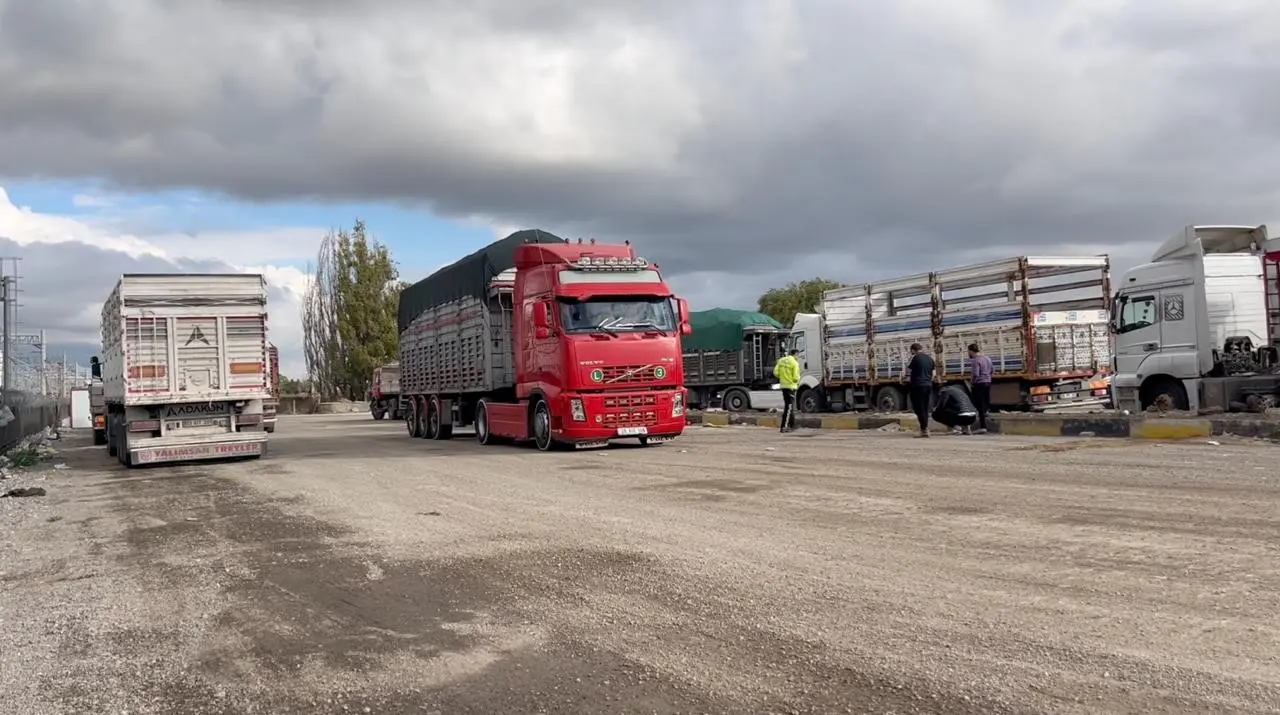 Eskişehir’de film sahnesini aratmayan anlar: Pancar yüklü tırla kovalamaca 2