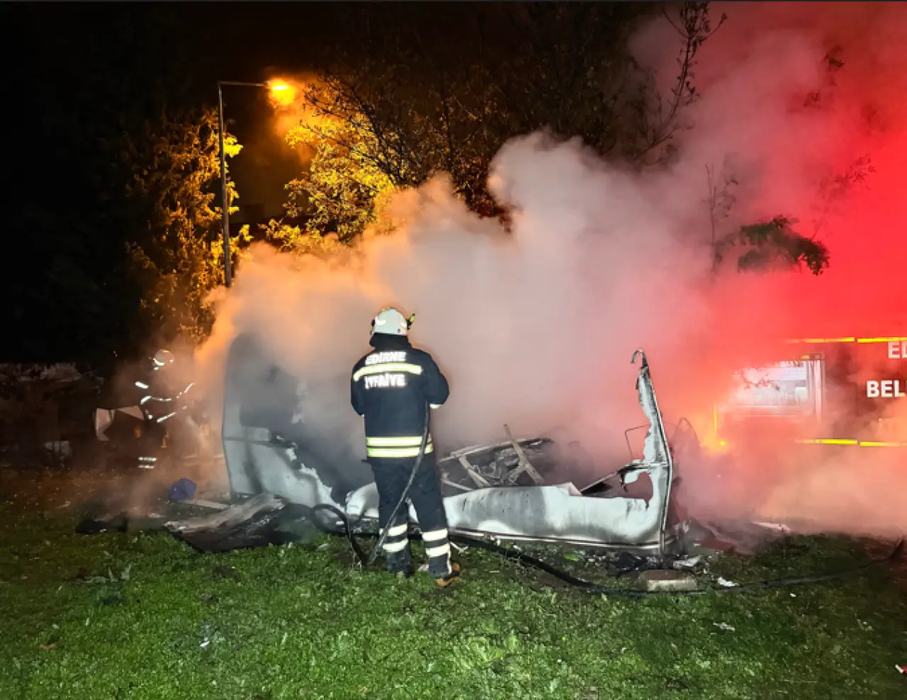 Mezar ziyareti hayatını kurtardı: Karavandaki yangından saniyelerle kurtuldu 2