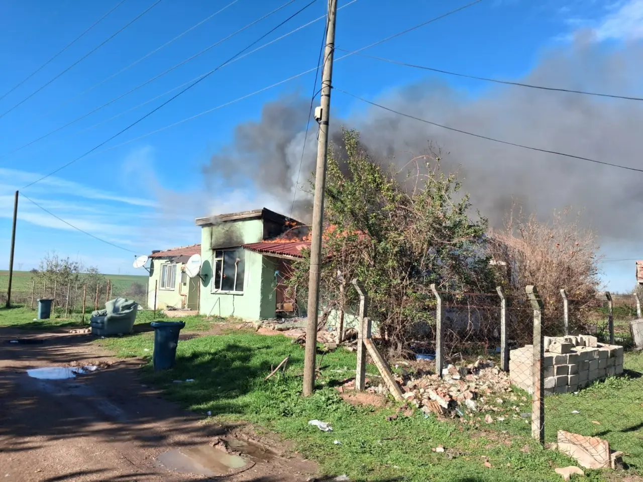 Kırklareli’nde evi alevler sardı! Mahalle ayağa kalktı 2