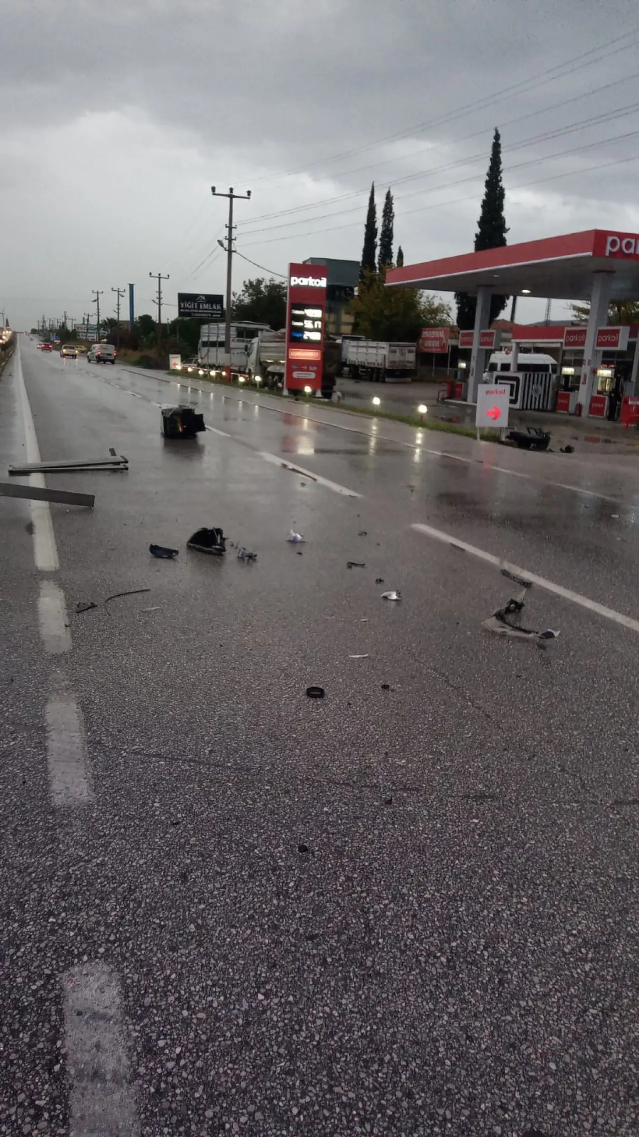 Akhisar yolunda ölümcül çarpışma! Araç tırın altında kaldı 3