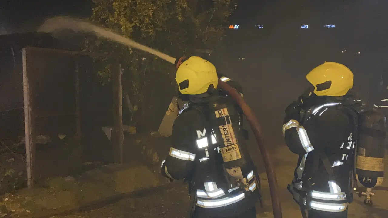 Mersin'de ahşap baraka alev alev yandı: Komşular dehşeti anlattı! 4