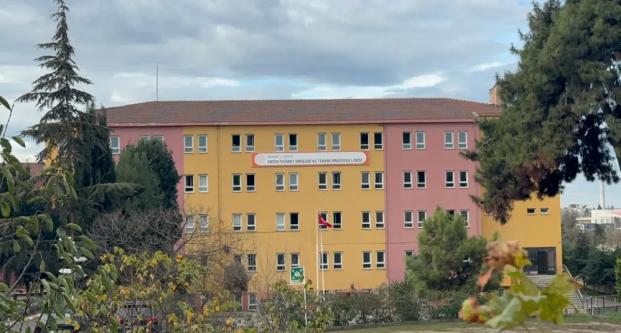 Okulda zehirlenme alarmı! Çok sayıda öğrenci hastanelik oldu 1