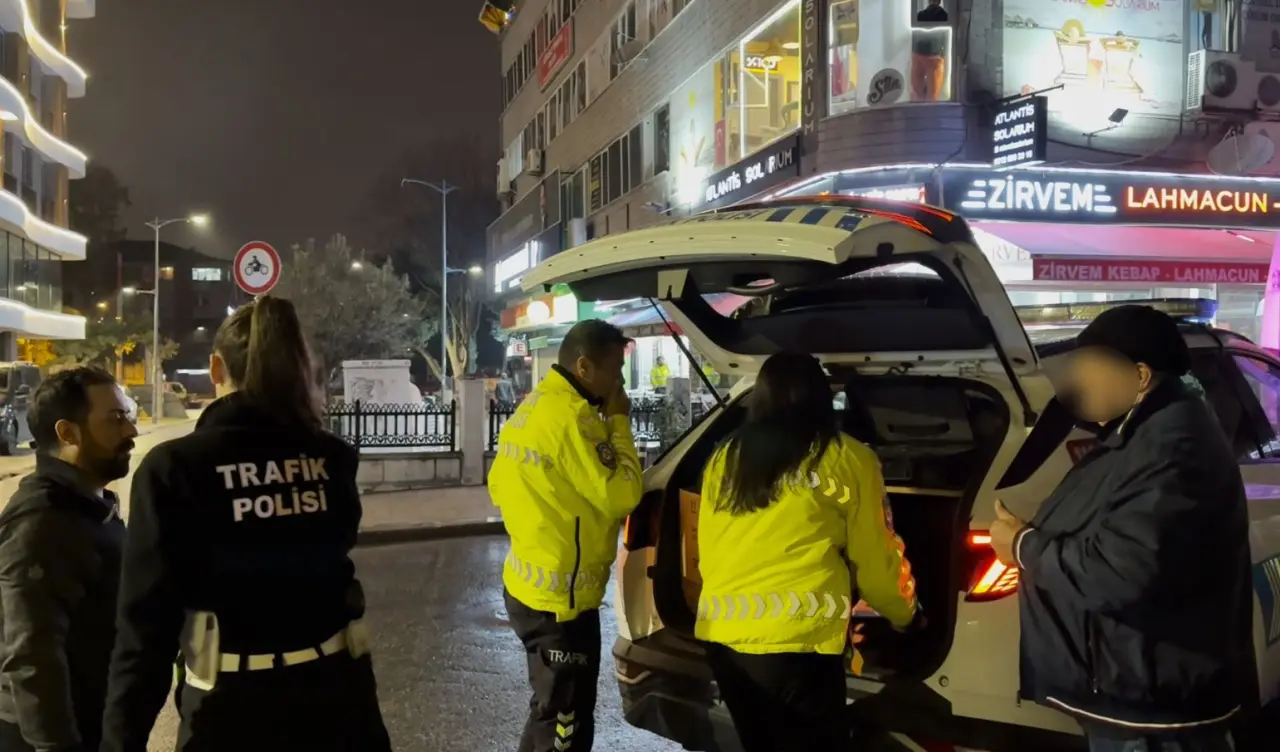 Kendisine çarpan sürücüyü alkollü sanıp anahtarını aldı! Avcılar’da ilginç anlar 1