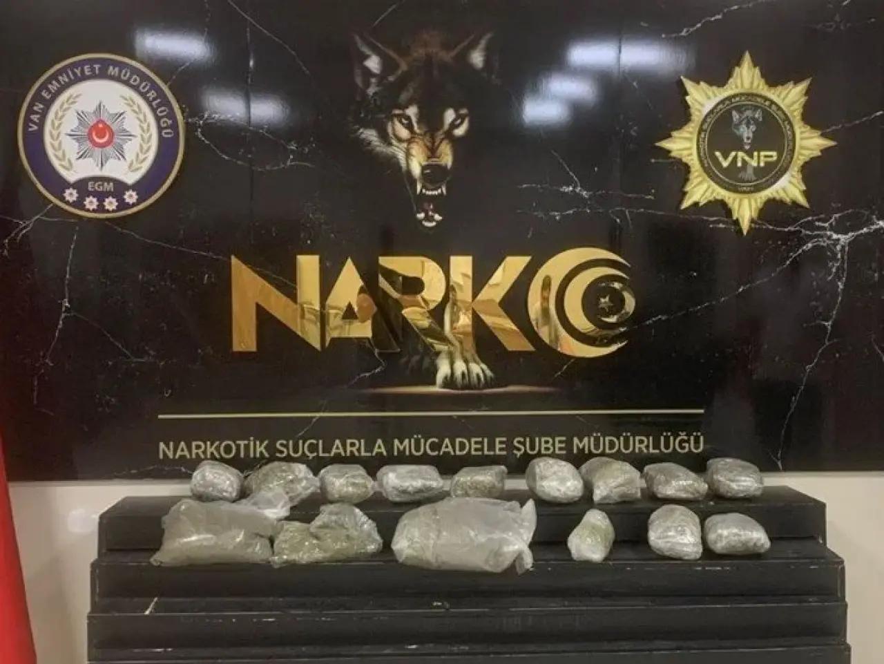 Narkotik ekipleri 19 kilo 660 gram skunk maddesi ele geçirildi 2