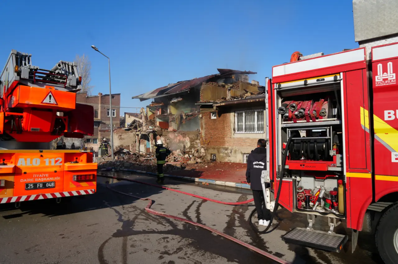 Erzurum'da doğal gaz patlaması mahalleyi sarstı! 3