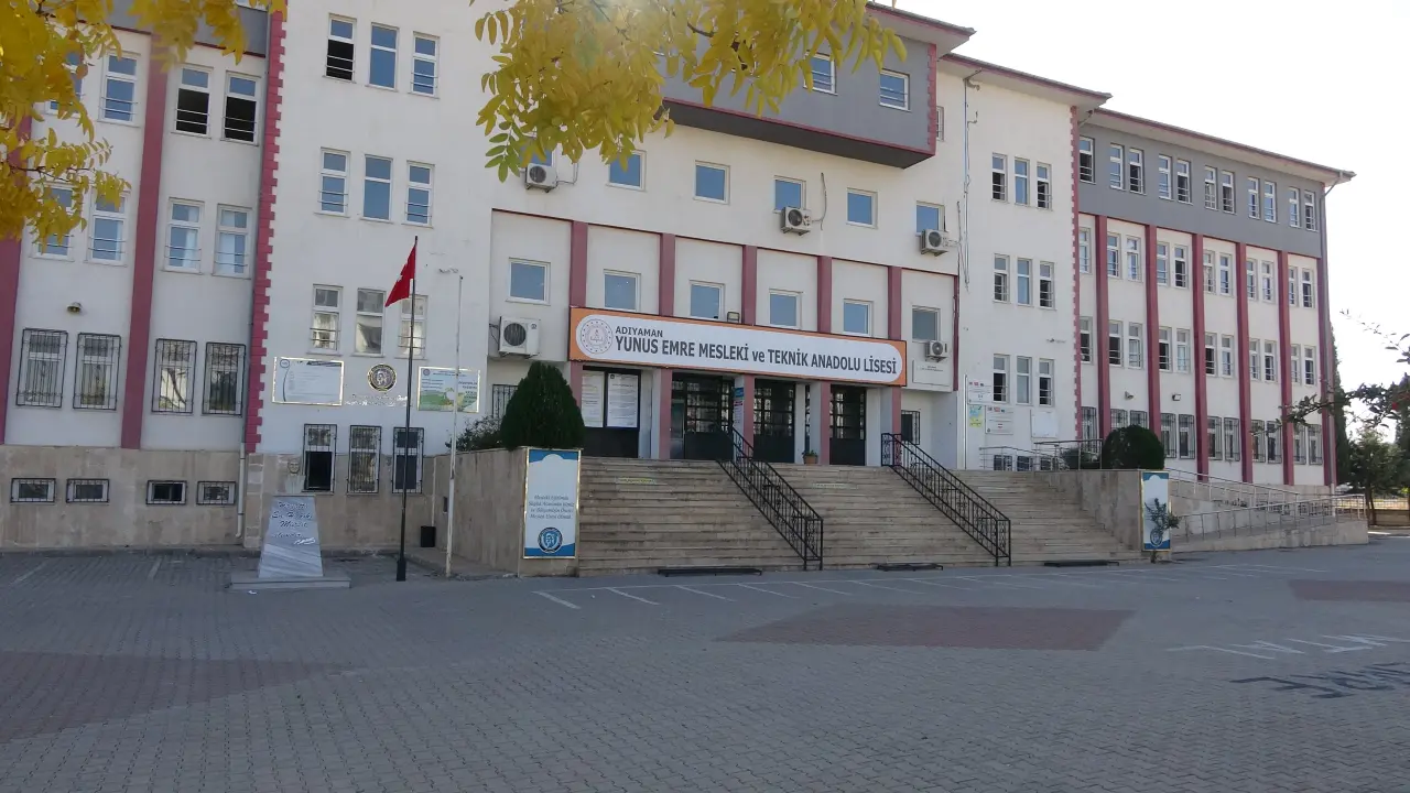 Bıçaklı saldırgan sokakta panik yarattı! Adıyaman sokaklarında kanlı anlar 4